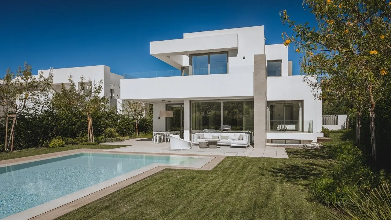 Independent Villas for Sale in The Valley